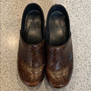 Brown dansko clogs